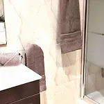 Luminoso En Con Piscina, Terraza Y Parque Infantil Ideal Familias Apartman